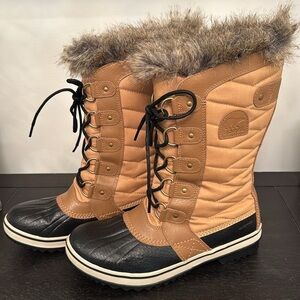 Sorel Women's tofino II Tan and Black Fur-Lined Boots